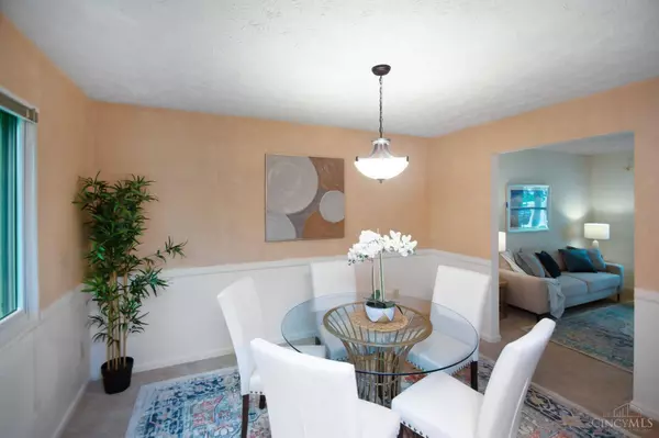 12180 Brookston Dr, Springdale, OH 45240