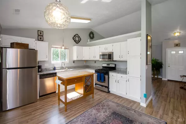 690 Bluebird Ln, Union Twp, OH 45244