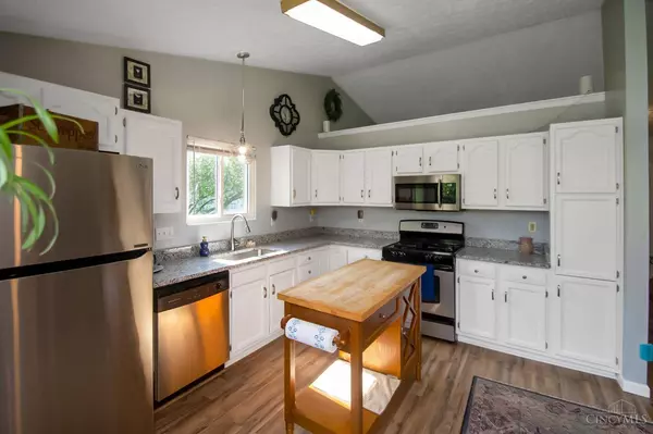 690 Bluebird Ln, Union Twp, OH 45244