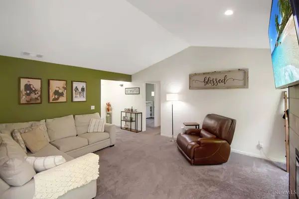 370 Woodsdale Dr, Monroe, OH 45050