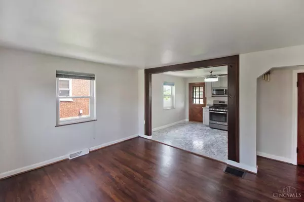 709 Maple Dr, Reading, OH 45215