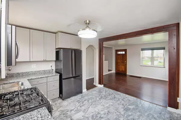 709 Maple Dr, Reading, OH 45215