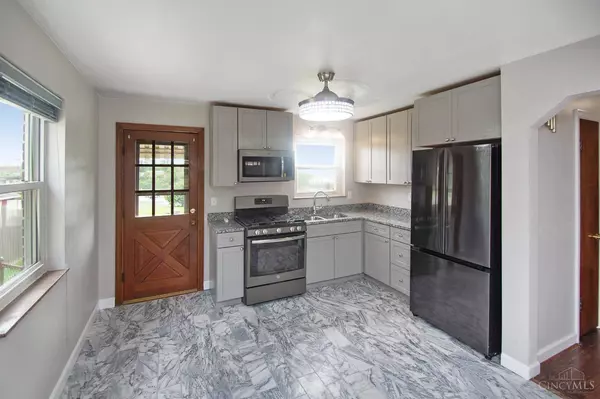 709 Maple Dr, Reading, OH 45215