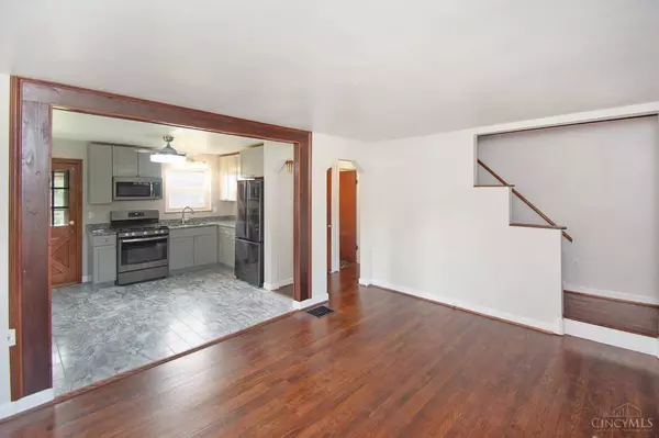 709 Maple Dr, Reading, OH 45215