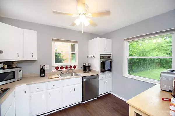 1228 Meadowbright Ln, Cincinnati, OH 45230