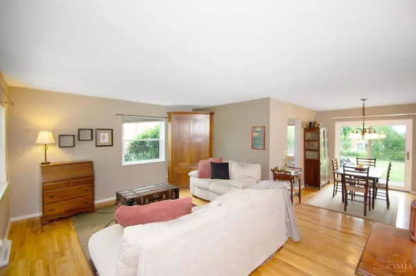 1228 Meadowbright Ln, Cincinnati, OH 45230