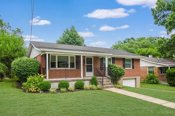 1228 Meadowbright Ln, Cincinnati, OH 45230