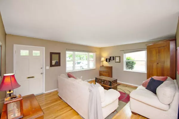 1228 Meadowbright Ln, Cincinnati, OH 45230