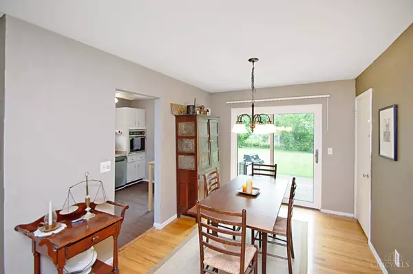 1228 Meadowbright Ln, Cincinnati, OH 45230