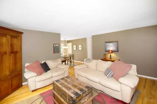 1228 Meadowbright Ln, Cincinnati, OH 45230