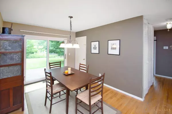 1228 Meadowbright Ln, Cincinnati, OH 45230