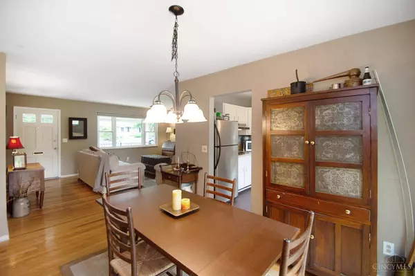 1228 Meadowbright Ln, Cincinnati, OH 45230