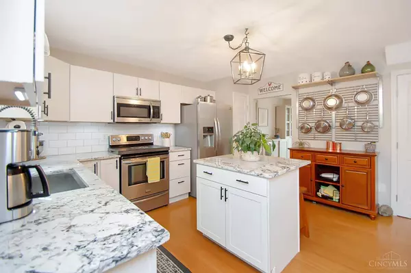 6711 Bayberry Ct, Hamilton Twp, OH 45039