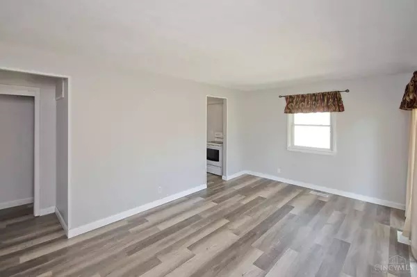 21 Meadow Dr, St Clair Twp, OH 45013