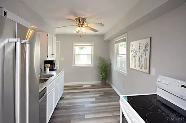 21 Meadow Dr, St Clair Twp, OH 45013