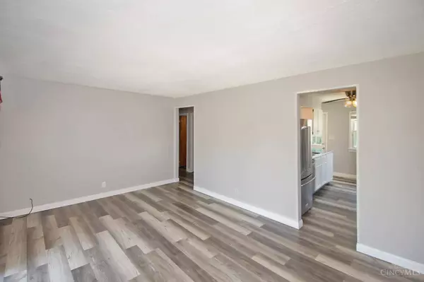 21 Meadow Dr, St Clair Twp, OH 45013