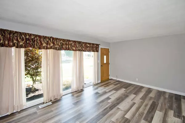 21 Meadow Dr, St Clair Twp, OH 45013