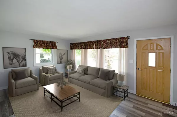 21 Meadow Dr, St Clair Twp, OH 45013