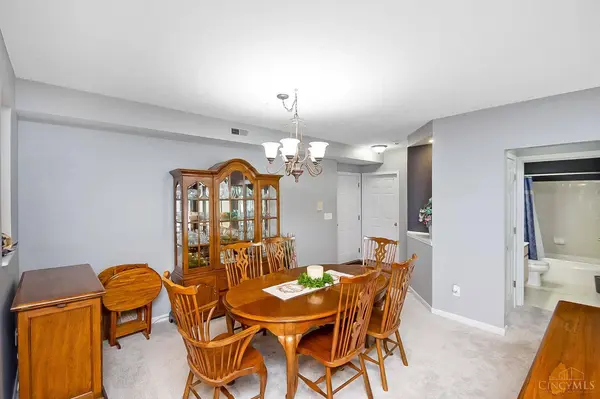 250 Logsby Pl #I, Milford, OH 45150