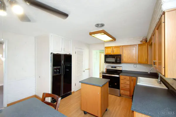 213 Kenec Dr, Middletown, OH 45042