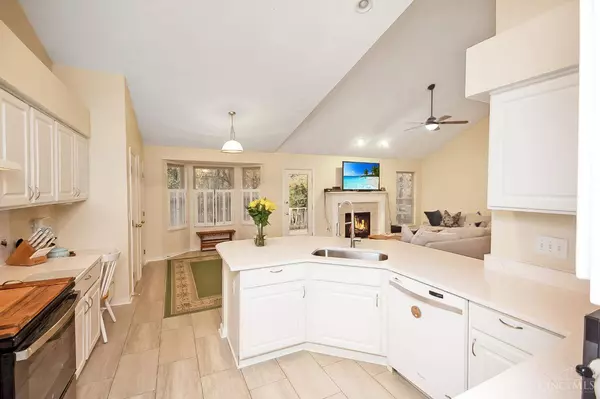 6074 Weber Oaks Dr, Miami Twp, OH 45140