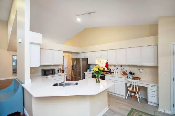 6074 Weber Oaks Dr, Miami Twp, OH 45140