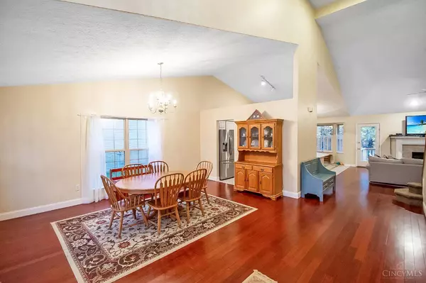 6074 Weber Oaks Dr, Miami Twp, OH 45140