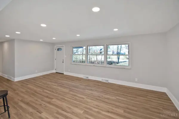 5588 Kay Dr, Miami Twp, OH 45150