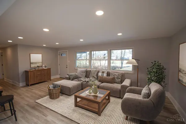 5588 Kay Dr, Miami Twp, OH 45150