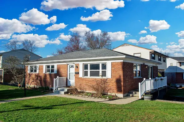 3433 Tolland Ct, Green Twp, OH 45248