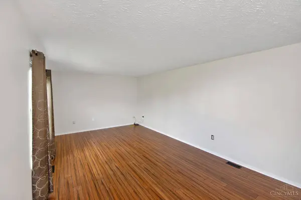 6067 Weber Oaks Dr, Miami Twp, OH 45140