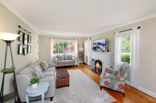 6134 Cherokee Dr, Madeira, OH 45243