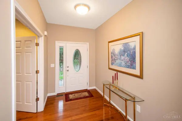 320 Huntington Dr, Hamilton Twp, OH 45039