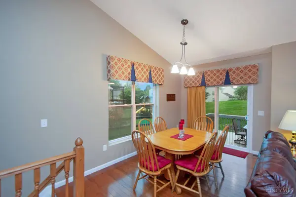 320 Huntington Dr, Hamilton Twp, OH 45039