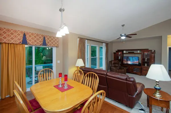 320 Huntington Dr, Hamilton Twp, OH 45039