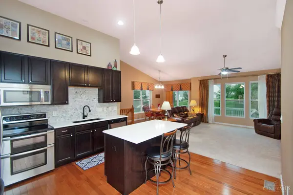320 Huntington Dr, Hamilton Twp, OH 45039