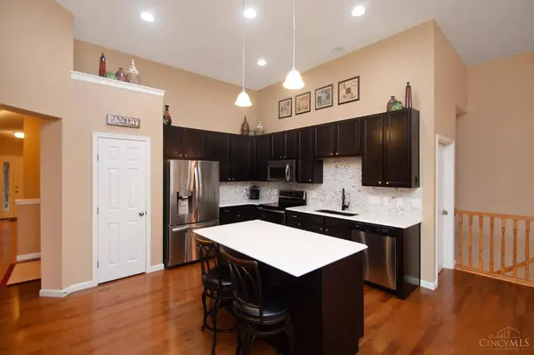 320 Huntington Dr, Hamilton Twp, OH 45039