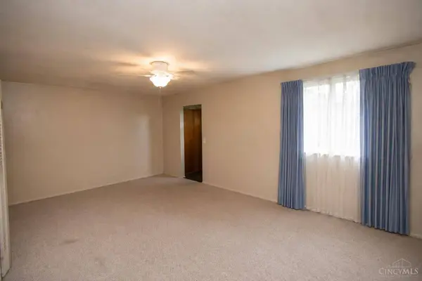 11731 Van Camp Ln, Springdale, OH 45246