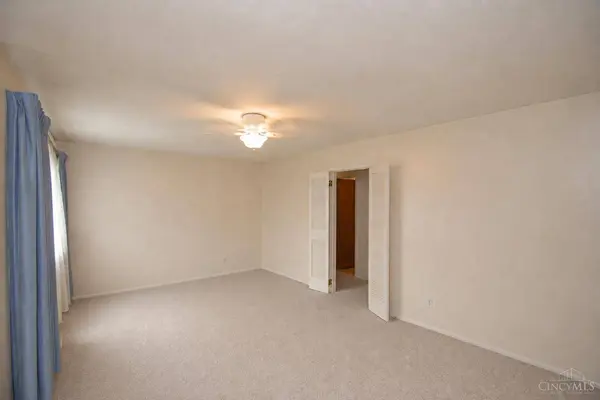 11731 Van Camp Ln, Springdale, OH 45246