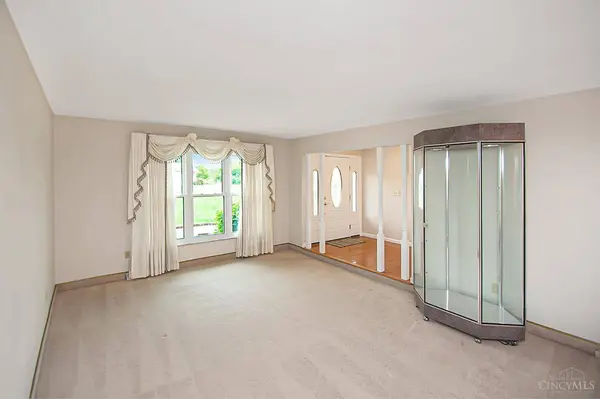 8044 Honeysuckle Ln, West Chester, OH 45069