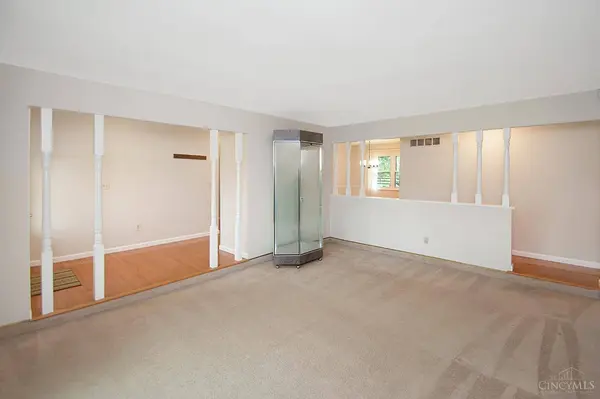 8044 Honeysuckle Ln, West Chester, OH 45069