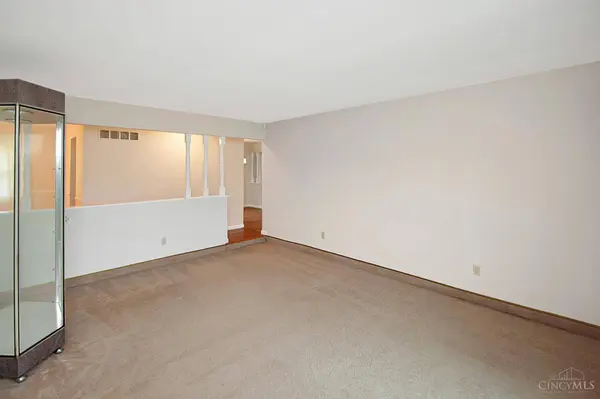 8044 Honeysuckle Ln, West Chester, OH 45069