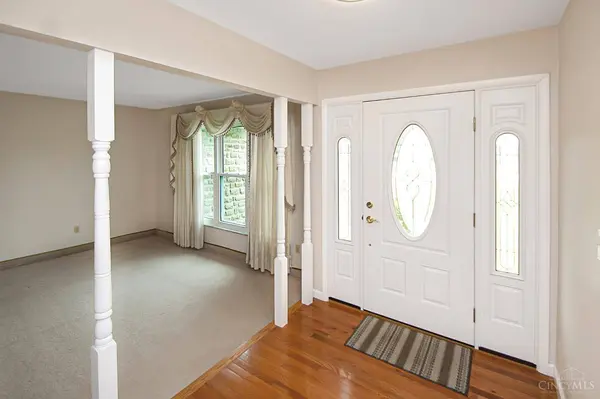 8044 Honeysuckle Ln, West Chester, OH 45069