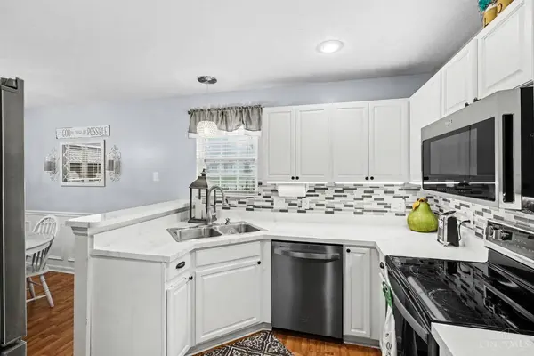 5210 Woodtop Dr, Goshen Twp, OH 45140
