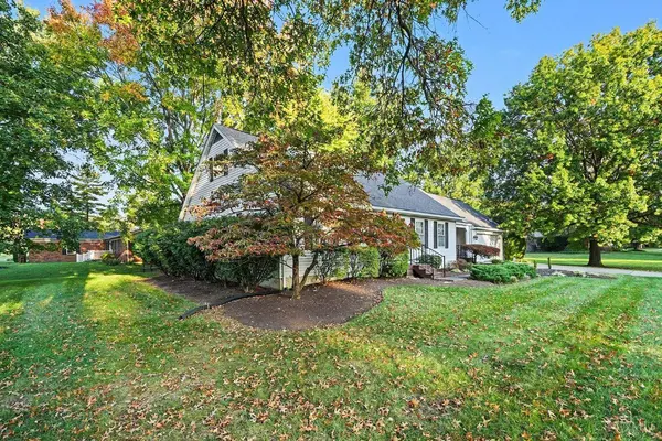 8253 Lake Ridge Dr, West Chester, OH 45069