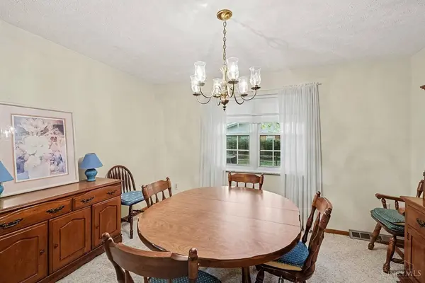 8253 Lake Ridge Dr, West Chester, OH 45069