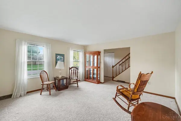 8253 Lake Ridge Dr, West Chester, OH 45069