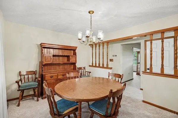 8253 Lake Ridge Dr, West Chester, OH 45069