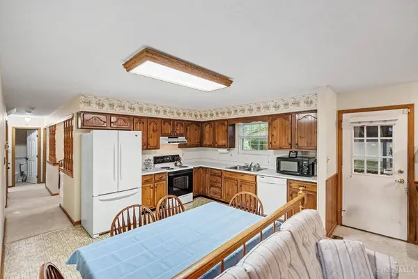 8253 Lake Ridge Dr, West Chester, OH 45069