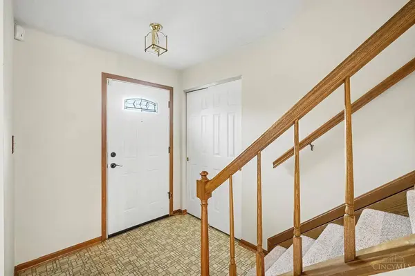 8253 Lake Ridge Dr, West Chester, OH 45069